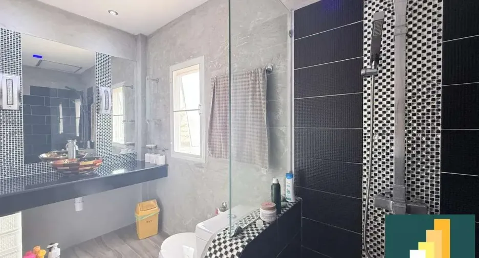 For rent and for sale 3 bedrooms house in Bang Lamung, Chonburi