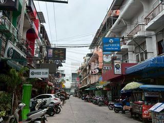 For rent 3 bedrooms retail Space in Bang Lamung, Chonburi