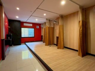 For rent 3 bedrooms retail Space in Bang Lamung, Chonburi