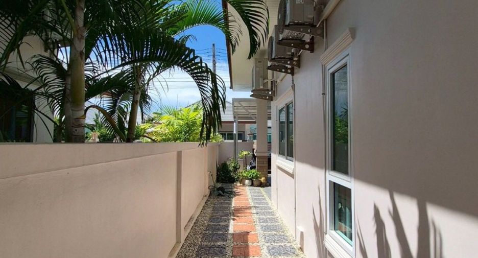 For sale 3 bedrooms villa in Huay Yai, Pattaya