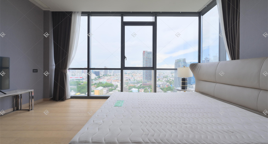 For rent 2 bedrooms condo in Watthana, Bangkok