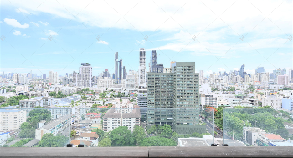 For rent 2 bedrooms condo in Watthana, Bangkok