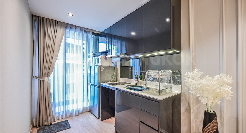 For rent 2 bedrooms condo in Bang Rak, Bangkok