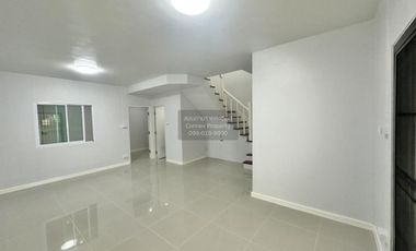 Reihenhaus zum Kauf mit 3 Zimmer in Lam Luk Ka, Pathum Thani