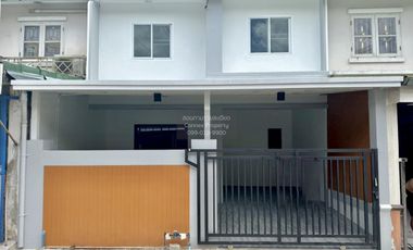 Reihenhaus zum Kauf mit 3 Zimmer in Lam Luk Ka, Pathum Thani