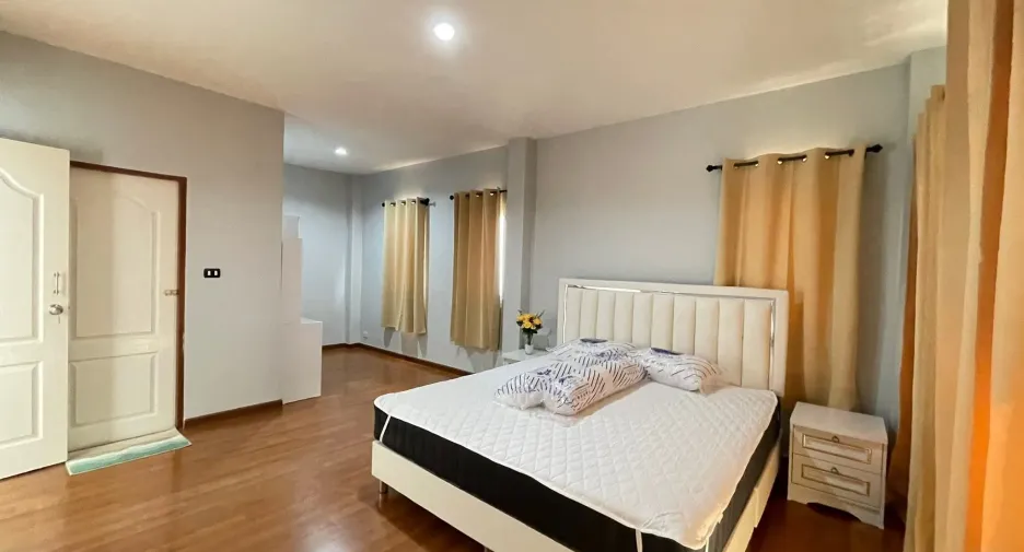 Haus zum Kauf und zur Miete mit 4 Zimmer in Prawet, Bangkok