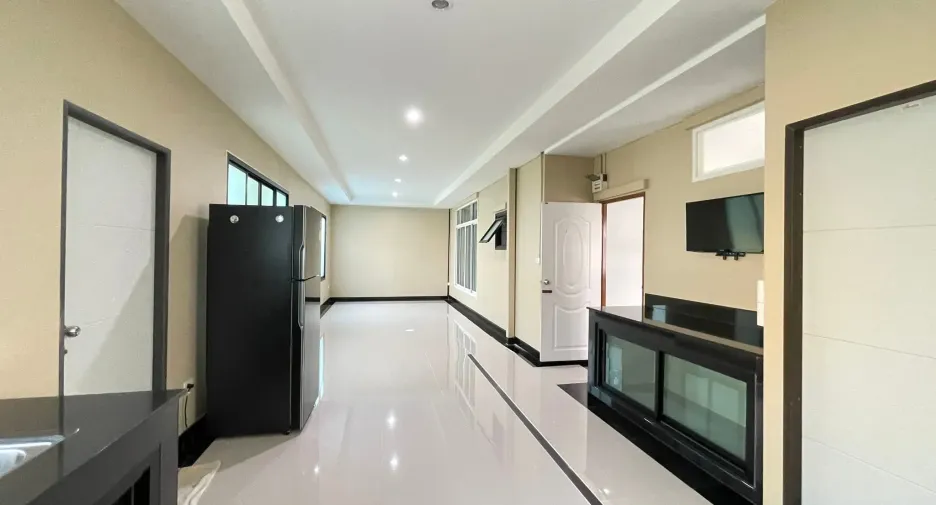 Haus zum Kauf und zur Miete mit 4 Zimmer in Prawet, Bangkok