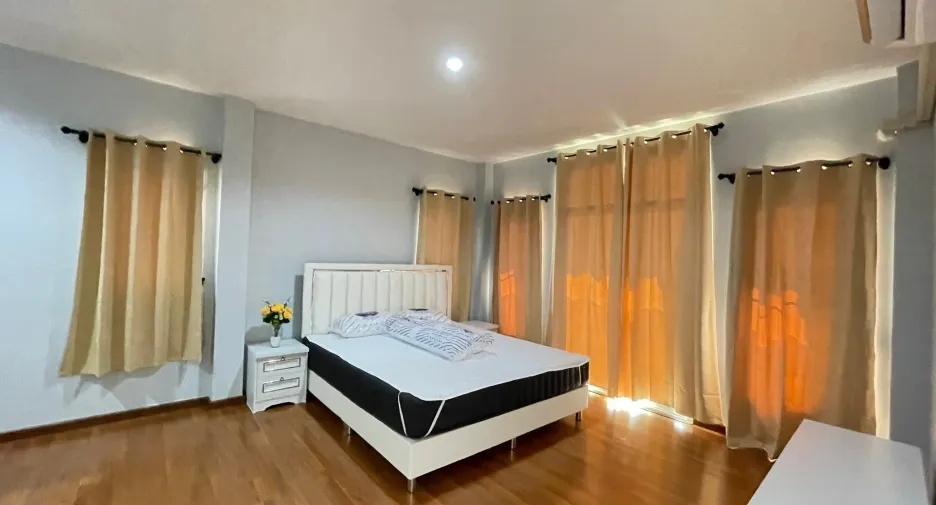 Haus zum Kauf und zur Miete mit 4 Zimmer in Prawet, Bangkok