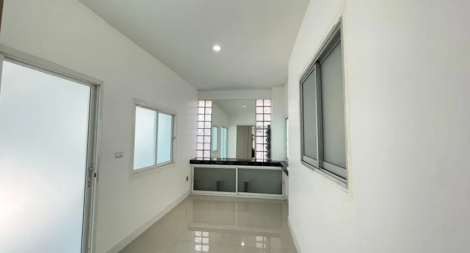 Haus zum Kauf und zur Miete mit 4 Zimmer in Prawet, Bangkok