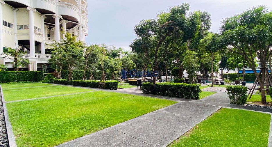 For rent 2 bedrooms condo in North Pattaya, Pattaya