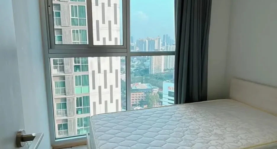 À louer 2 chambres condo à Huai Khwang, Bangkok