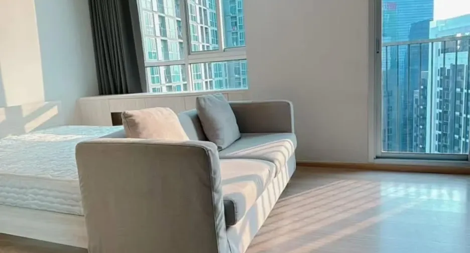À louer 2 chambres condo à Huai Khwang, Bangkok