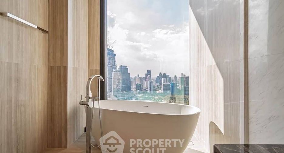 For rent そして for sale 3 ベッドルーム condo in Pathum Wan, Bangkok