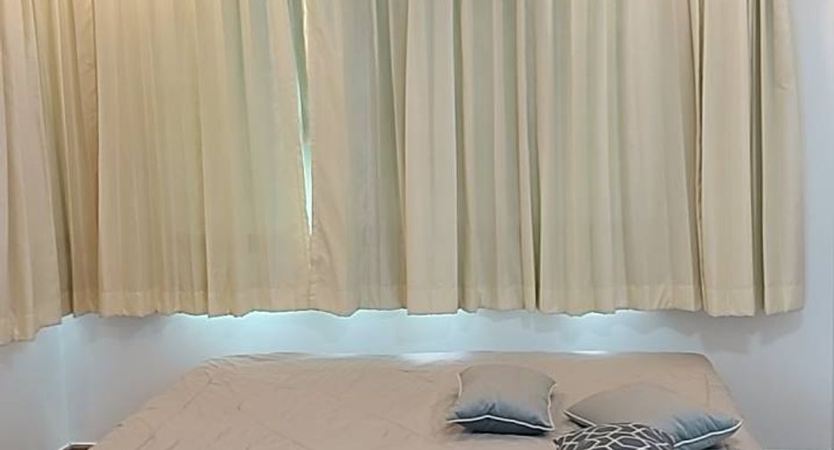 For rent 3 bedrooms condo in Huai Khwang, Bangkok