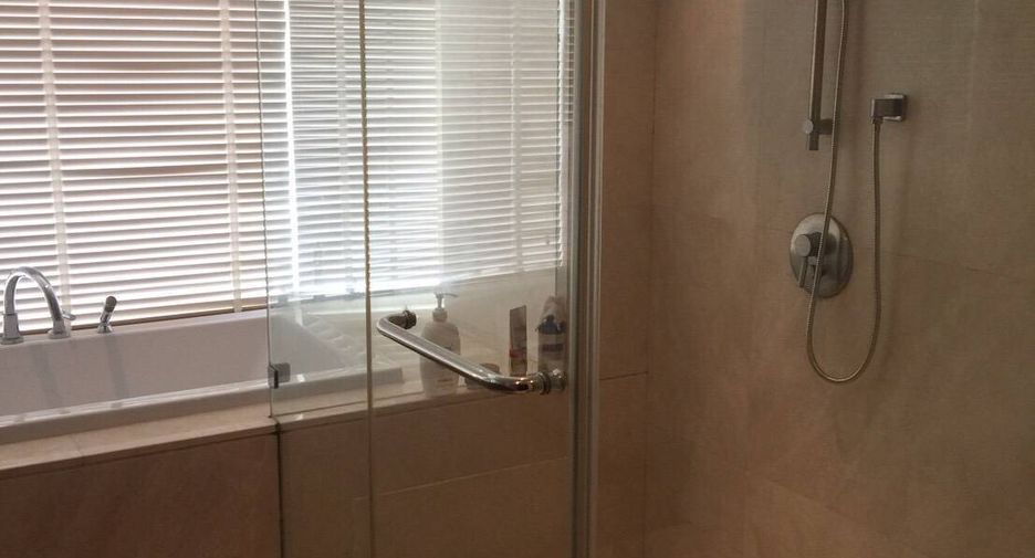 Condo en alquiler de 3 habitaciones en Watthana, Bangkok