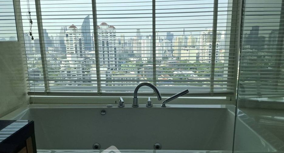 Condo en alquiler de 3 habitaciones en Watthana, Bangkok