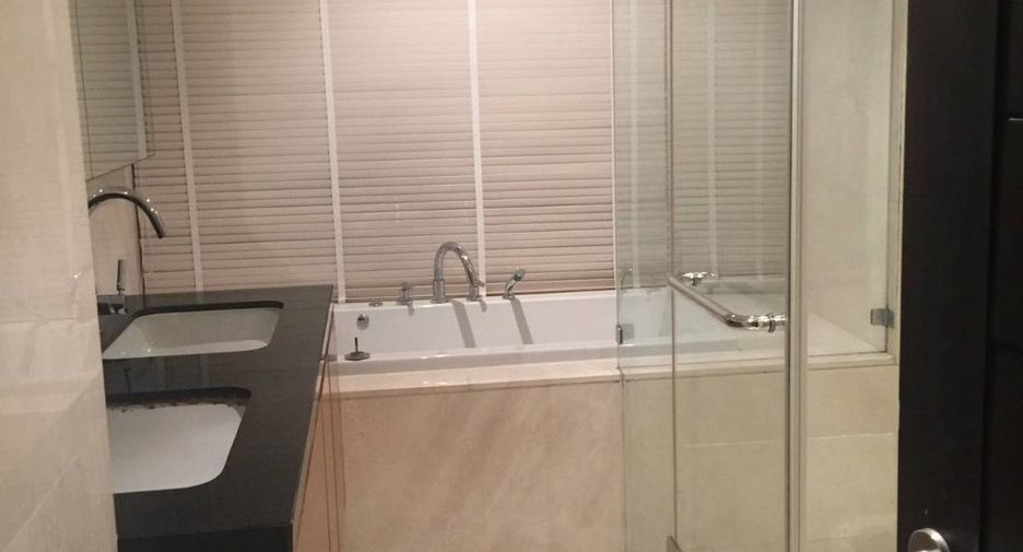 Condo en alquiler de 3 habitaciones en Watthana, Bangkok