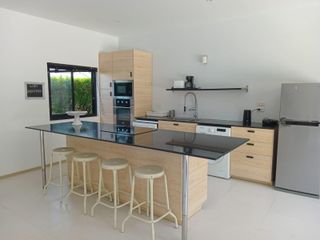 Продажа и аренда 3 спальни вилла в Самуи, Сураттани