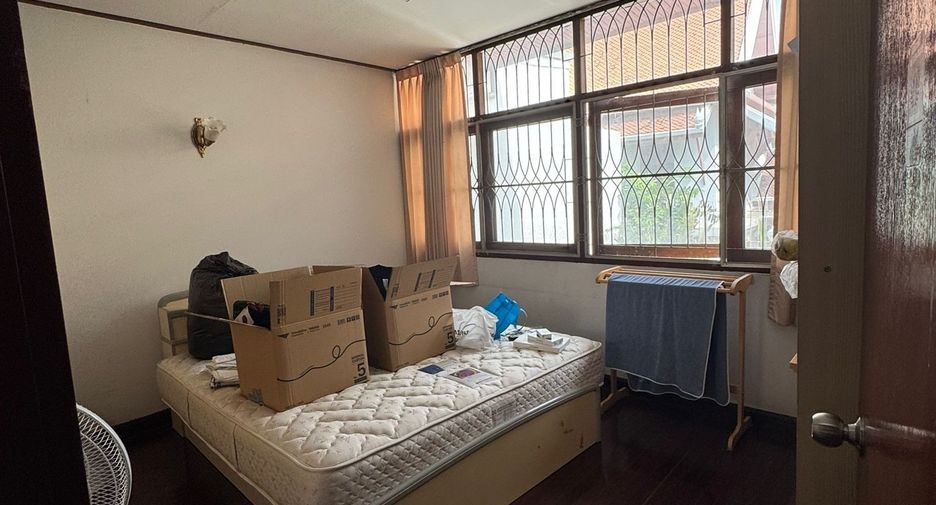 Casa en venta de 3 habitaciones en Khlong Toei, Bangkok