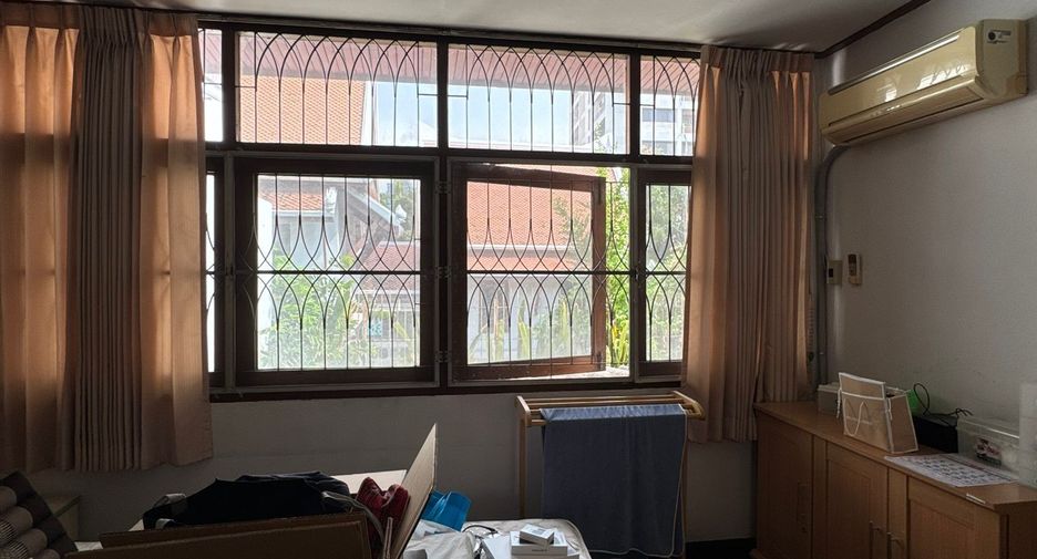 Casa en venta de 3 habitaciones en Khlong Toei, Bangkok