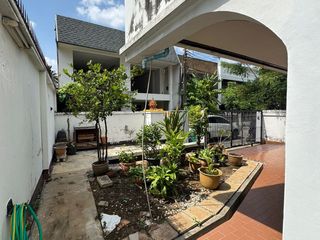 Casa en venta de 3 habitaciones en Khlong Toei, Bangkok