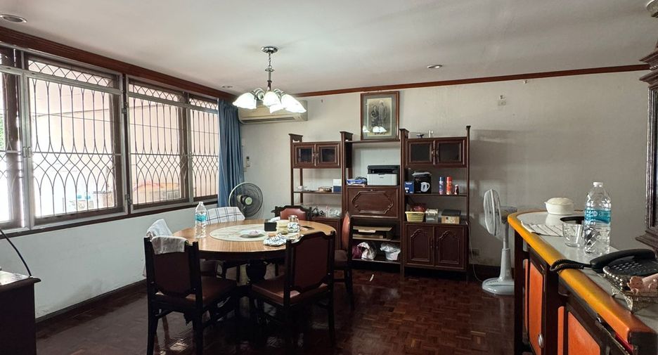 Casa en venta de 3 habitaciones en Khlong Toei, Bangkok