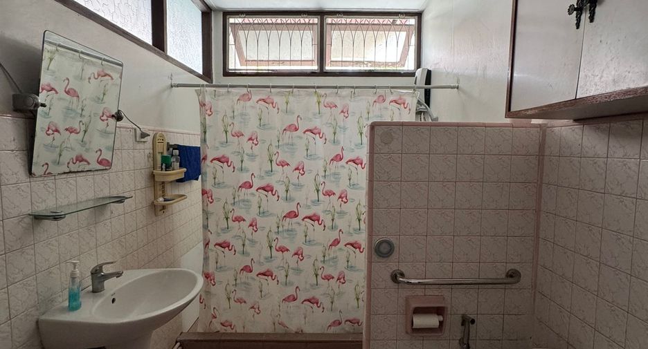 Casa en venta de 3 habitaciones en Khlong Toei, Bangkok