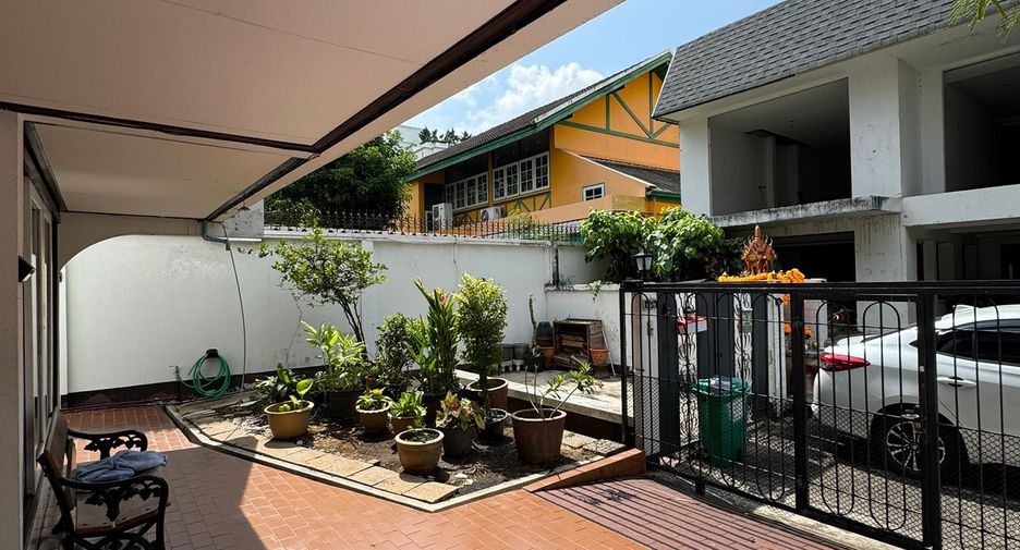 Casa en venta de 3 habitaciones en Khlong Toei, Bangkok