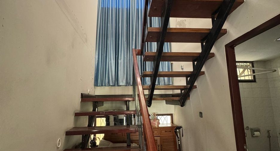 Casa en venta de 3 habitaciones en Khlong Toei, Bangkok