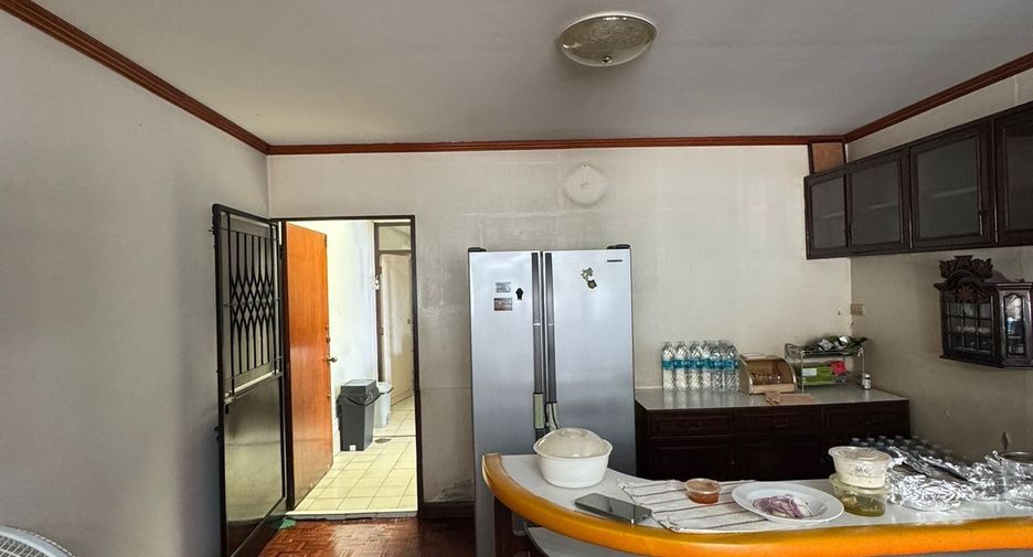Casa en venta de 3 habitaciones en Khlong Toei, Bangkok