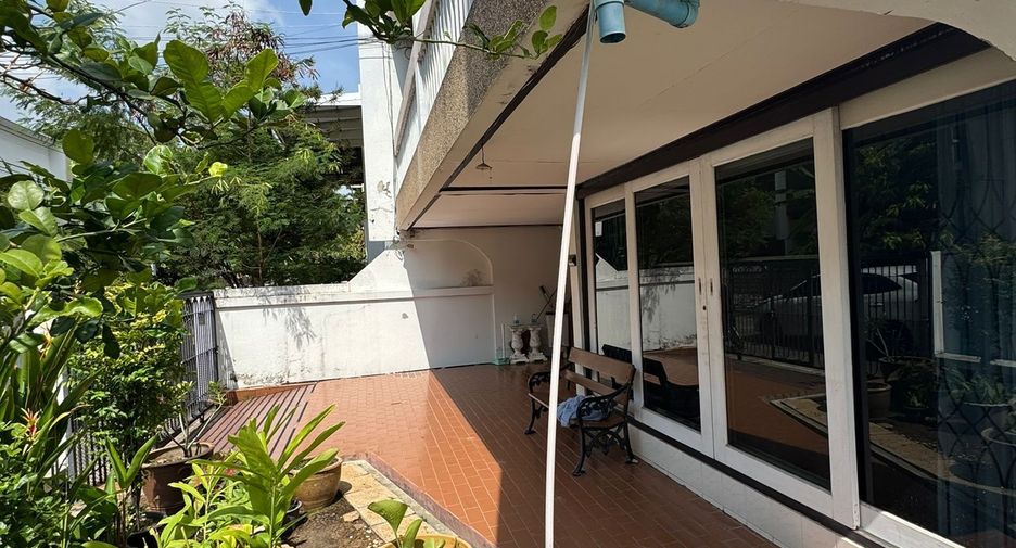 Casa en venta de 3 habitaciones en Khlong Toei, Bangkok