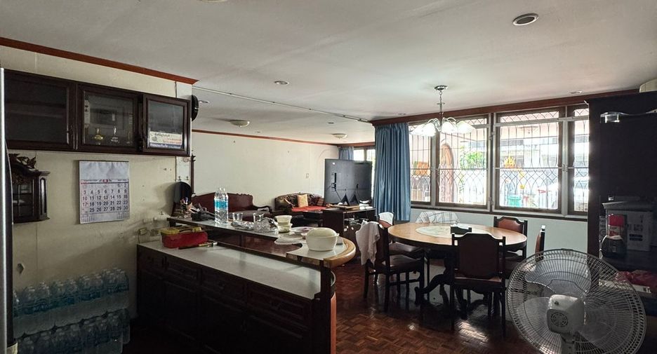 Casa en venta de 3 habitaciones en Khlong Toei, Bangkok