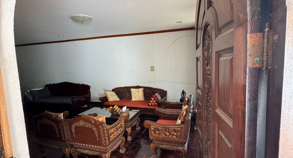 Casa en venta de 3 habitaciones en Khlong Toei, Bangkok