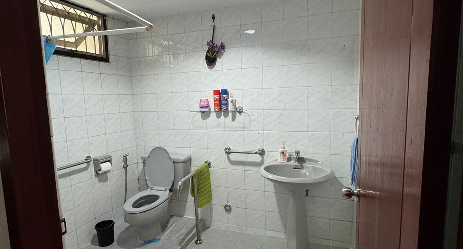 Casa en venta de 3 habitaciones en Khlong Toei, Bangkok