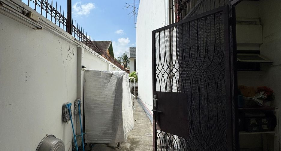 Casa en venta de 3 habitaciones en Khlong Toei, Bangkok