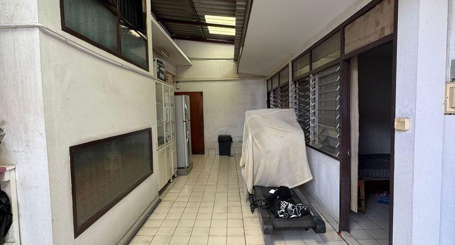 Casa en venta de 3 habitaciones en Khlong Toei, Bangkok