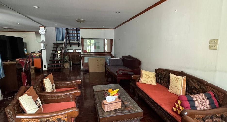 Casa en venta de 3 habitaciones en Khlong Toei, Bangkok