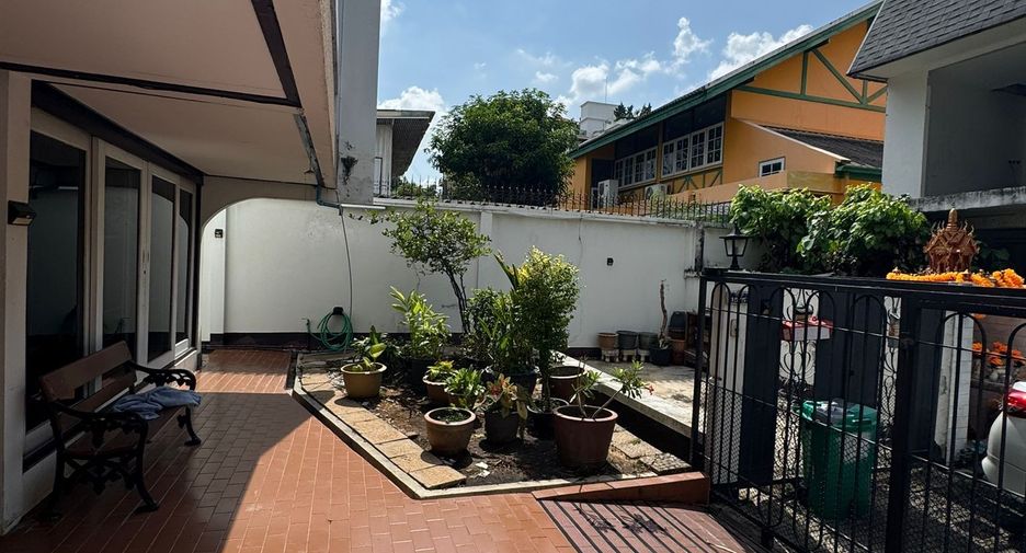 Casa en venta de 3 habitaciones en Khlong Toei, Bangkok