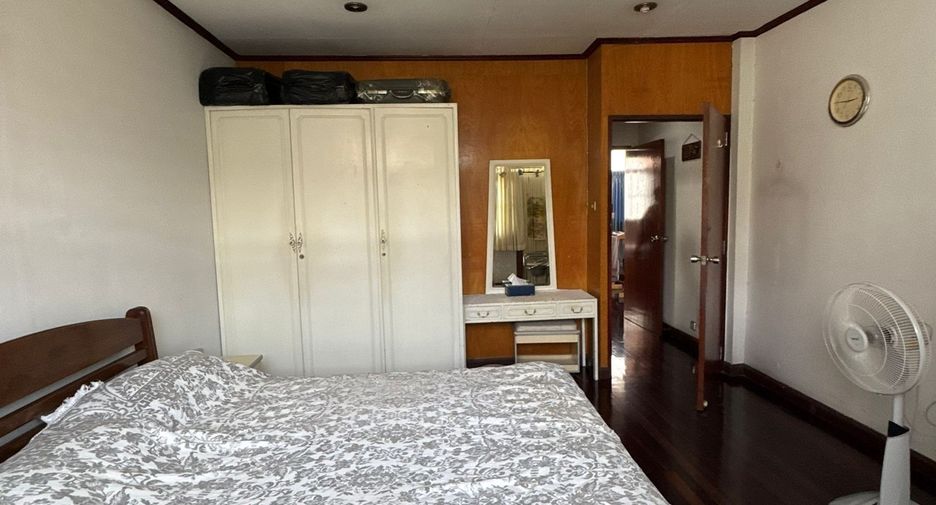 Casa en venta de 3 habitaciones en Khlong Toei, Bangkok