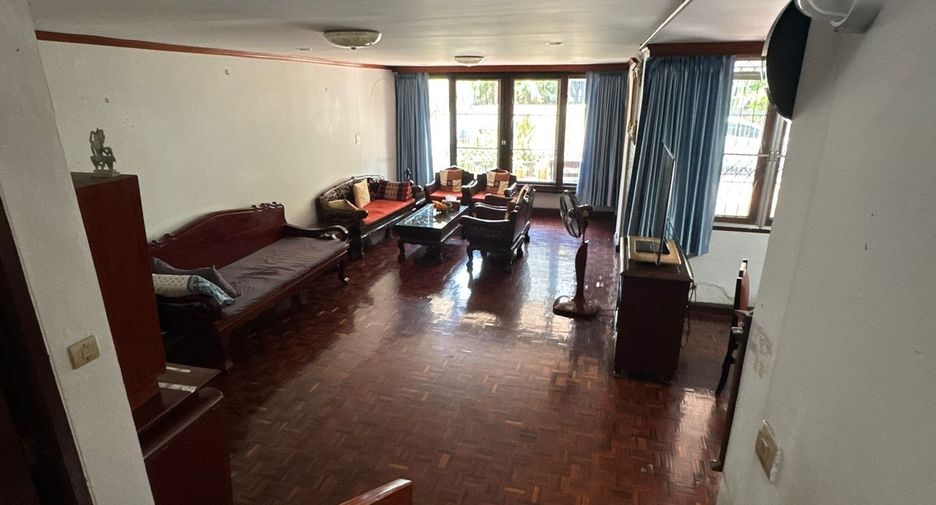Casa en venta de 3 habitaciones en Khlong Toei, Bangkok