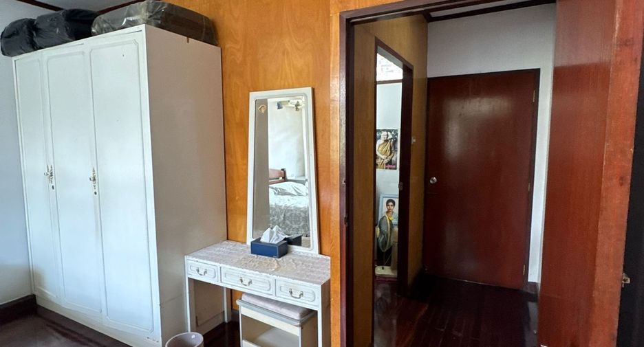 Casa en venta de 3 habitaciones en Khlong Toei, Bangkok