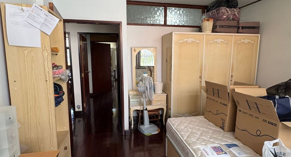 Casa en venta de 3 habitaciones en Khlong Toei, Bangkok