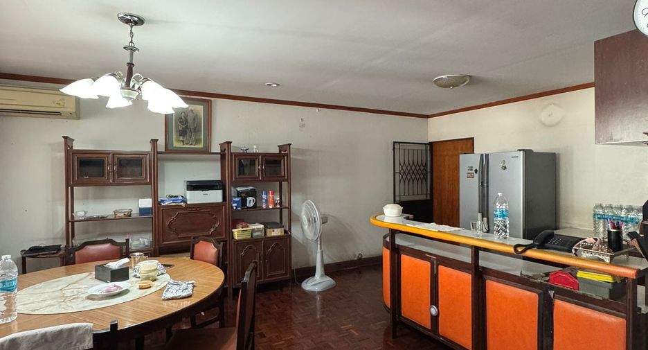 Casa en venta de 3 habitaciones en Khlong Toei, Bangkok