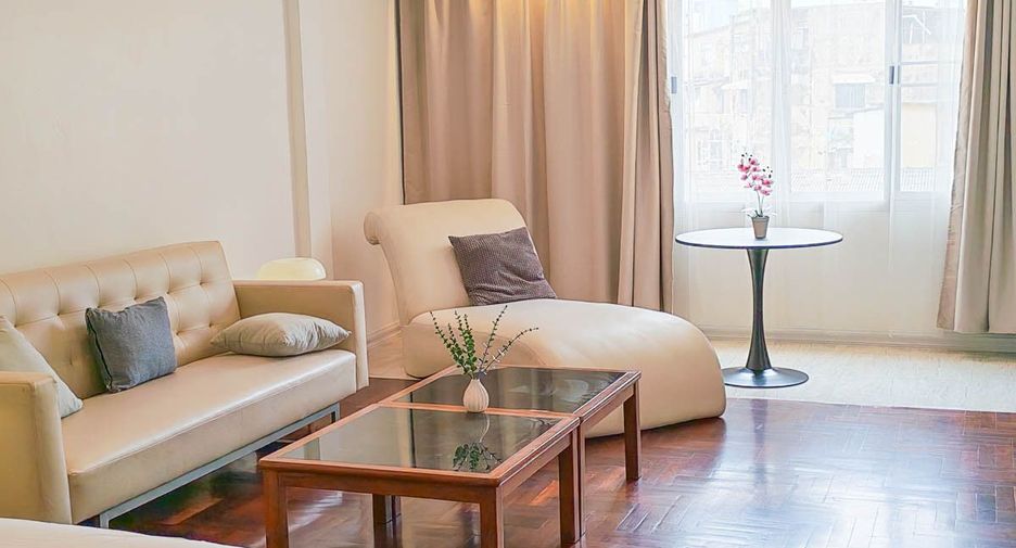 Casa adosada en venta y en alquiler de 7 habitaciones en Yan Nawa, Bangkok