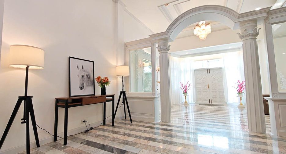 Casa adosada en venta y en alquiler de 7 habitaciones en Yan Nawa, Bangkok