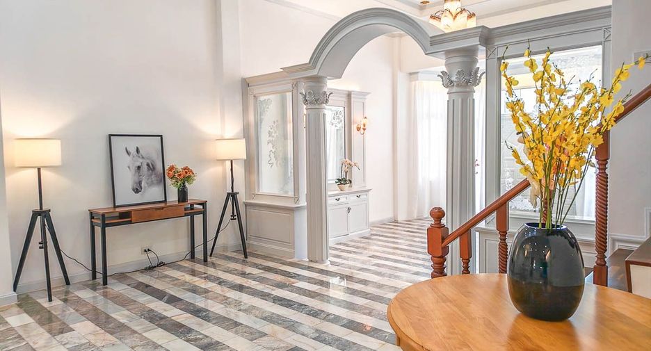 Casa adosada en venta y en alquiler de 7 habitaciones en Yan Nawa, Bangkok