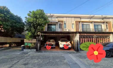 Casa adosada en venta de 3 habitaciones en Thung Khru, Bangkok