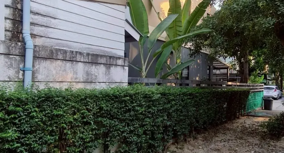 Casa adosada en venta de 3 habitaciones en Thung Khru, Bangkok