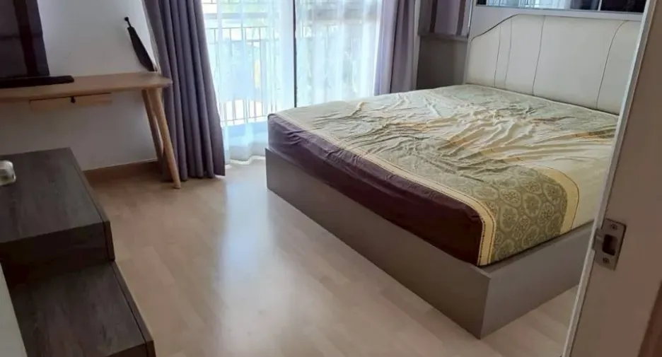 Casa adosada en venta de 3 habitaciones en Thung Khru, Bangkok