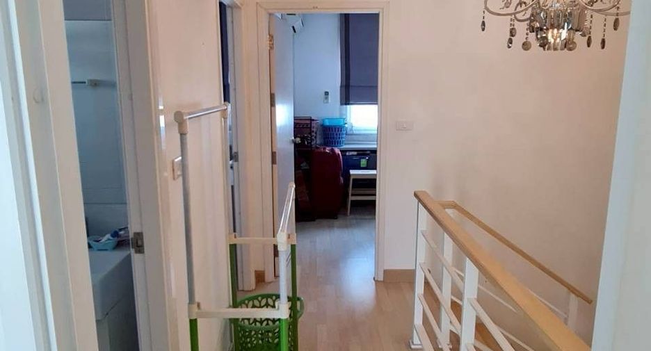 Casa adosada en venta de 3 habitaciones en Thung Khru, Bangkok